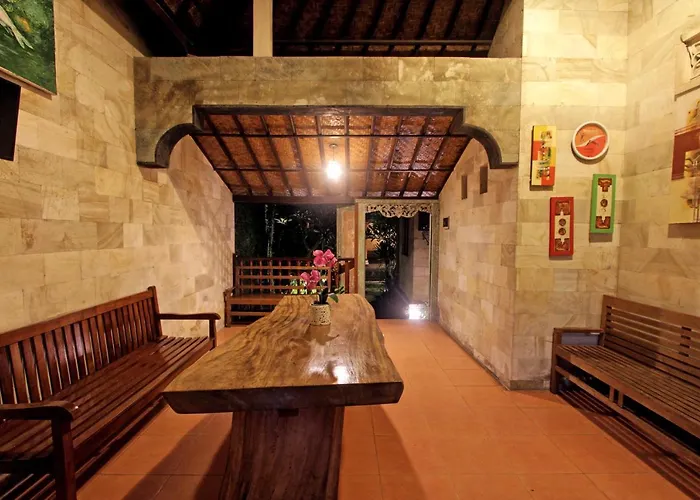 Homestay Sari House - Balinese Style *